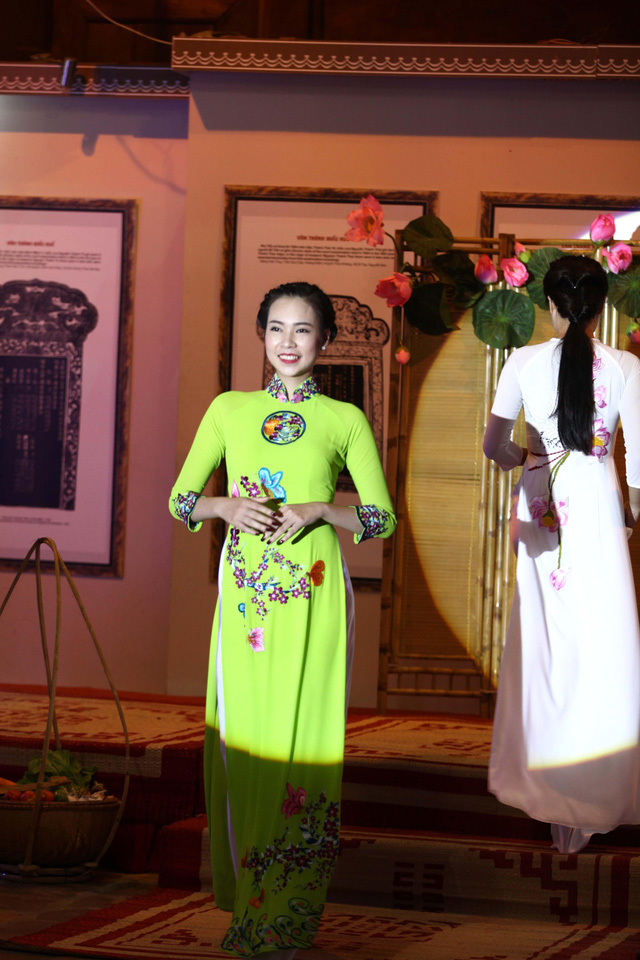 bst ao dai lan huong ra mat phu nhan nguyen thu cac nuoc toi ha noi