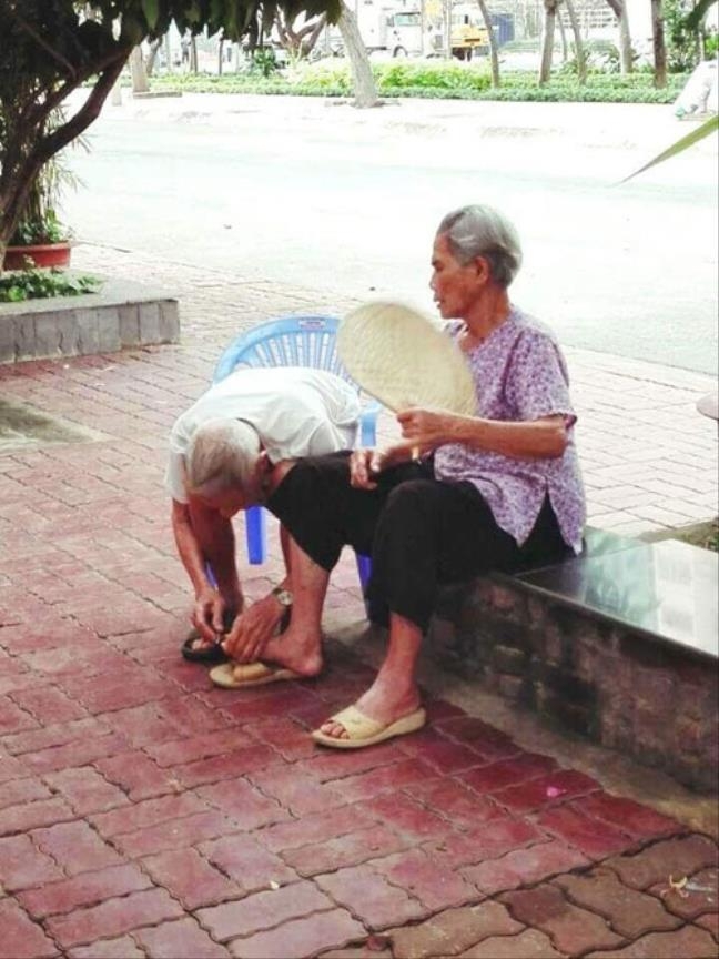 Trào lưu chụp ảnh 'ông bà anh' gây 'sốt' cộng đồng mạng nhung hinh anh cua ong ba anh gay xuc dong long nguoi