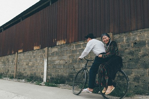 Trào lưu chụp ảnh 'ông bà anh' gây 'sốt' cộng đồng mạng nhung hinh anh cua ong ba anh gay xuc dong long nguoi