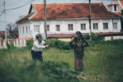 Trào lưu chụp ảnh 'ông bà anh' gây 'sốt' cộng đồng mạng nhung hinh anh cua ong ba anh gay xuc dong long nguoi
