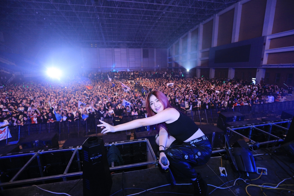 mega city cuong nhiet voi hon 5000 gioi tre ha thanh