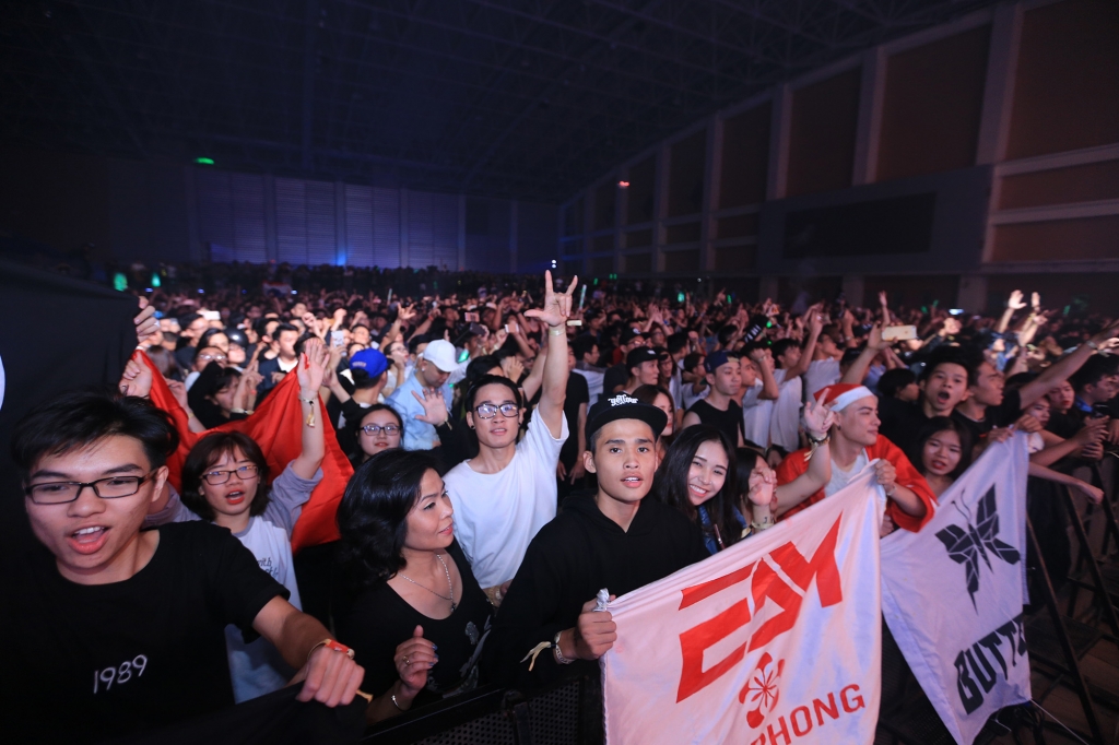mega city cuong nhiet voi hon 5000 gioi tre ha thanh
