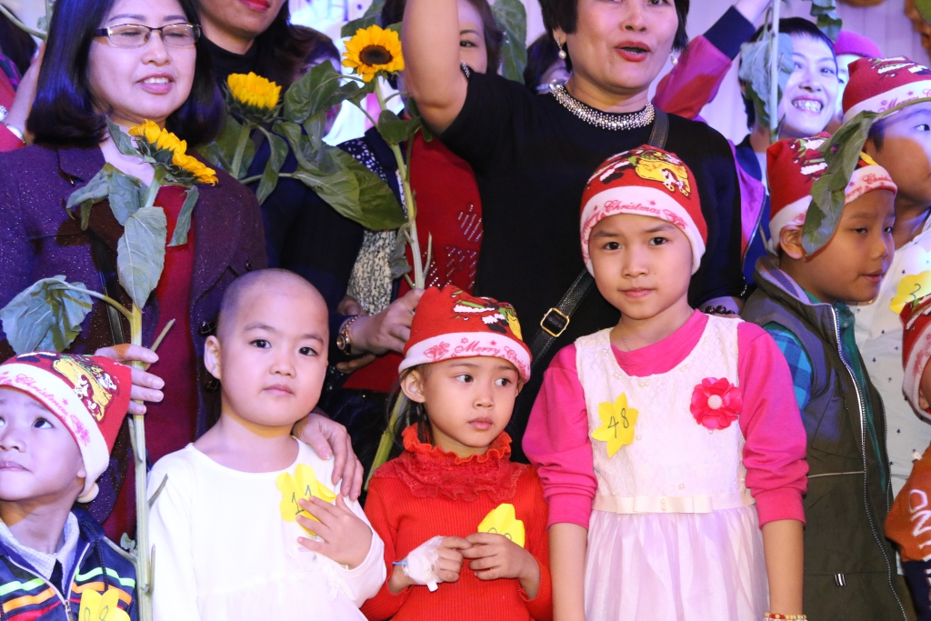giang sinh am ap cua nhung benh nhi ung thu