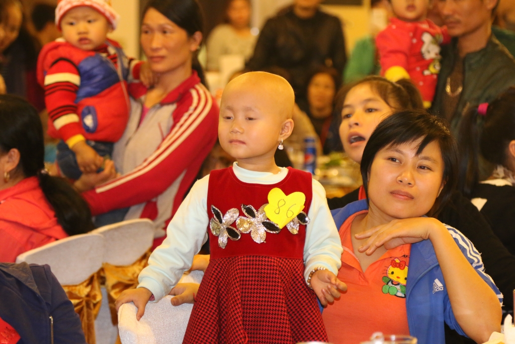 giang sinh am ap cua nhung benh nhi ung thu