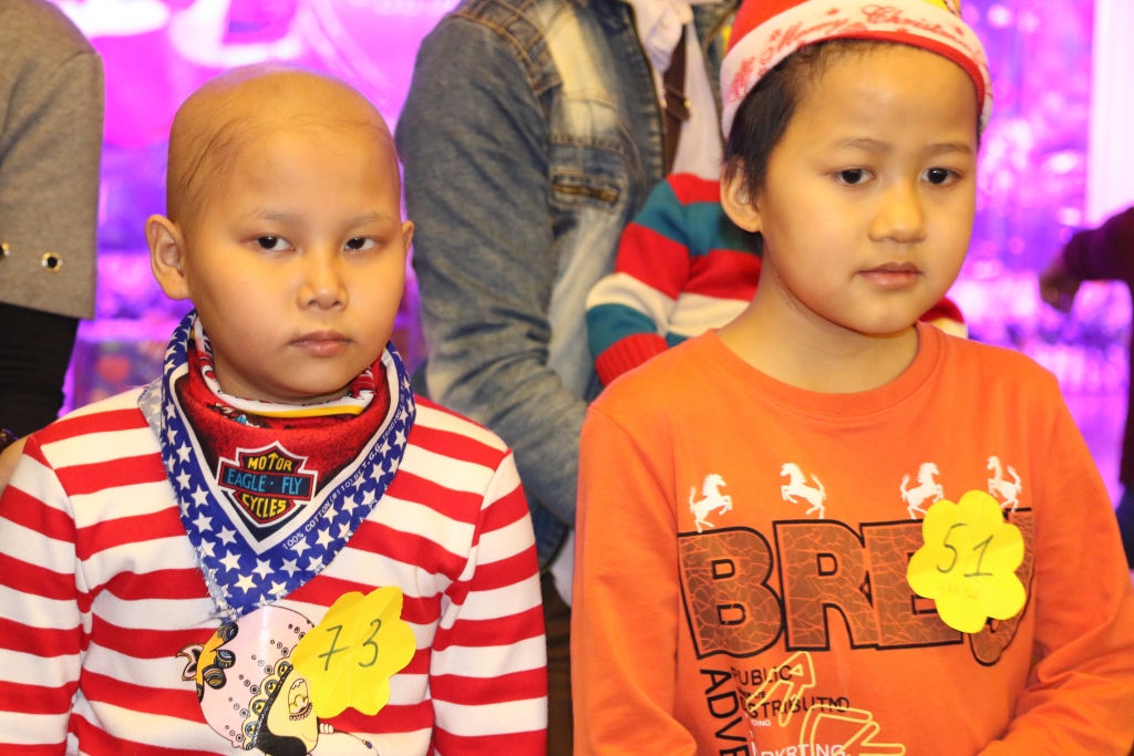 giang sinh am ap cua nhung benh nhi ung thu