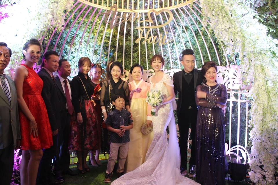 dan sao viet dinh dam du tiec cuoi cua tran thanh hari won
