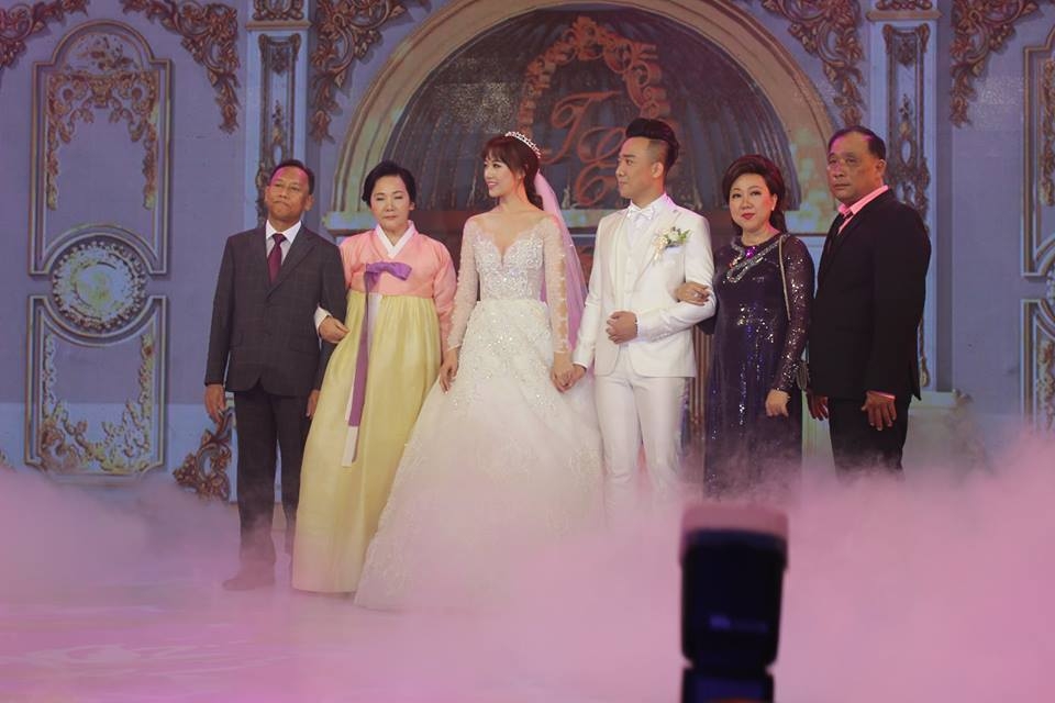 khoanh khac hanh phuc cua co dau chu re hari tran thanh