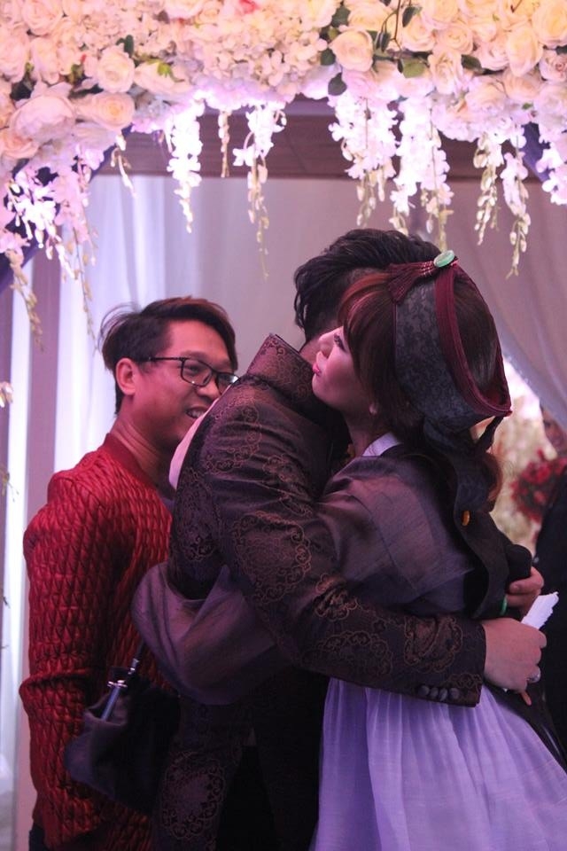 khoanh khac hanh phuc cua co dau chu re hari tran thanh