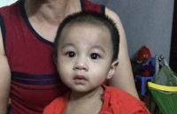 phat hien be gai 2 thang tuoi bi bo roi giua duong cung buc tam thu