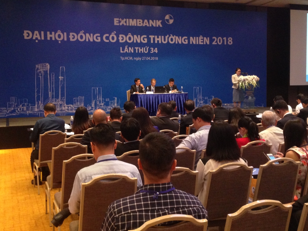 vu mat 295 ty lam nong dhcd eximbank tong giam doc co the tu chuc