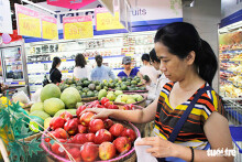 Dịp lễ, các siêu thị sôi sục... giảm giá