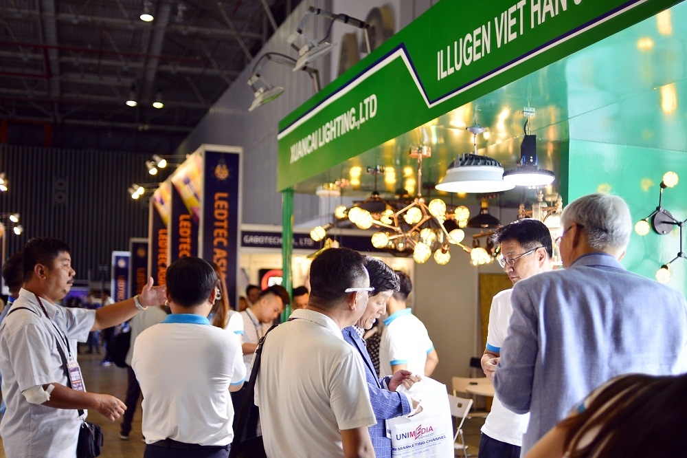 doanh nghiep nuoc ngoai nhom ngo thi truong den led viet