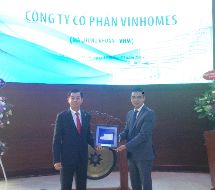 268 ty co phieu vinhomes cua ty phu pham nhat vuong len san