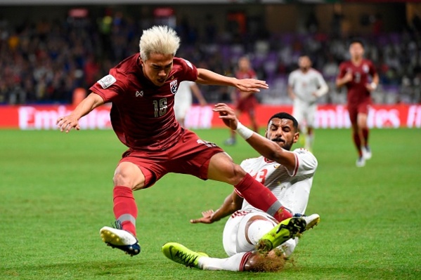 truc tiep uae vs thai lan vong bang asian cup voi chien go hoa tran dau quay ve vach xuat phat