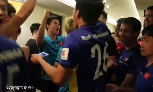 tuyen viet nam du vong 18 asian cup 2019 hai the vang va con dau tim de chiu cua nguoi ham mo