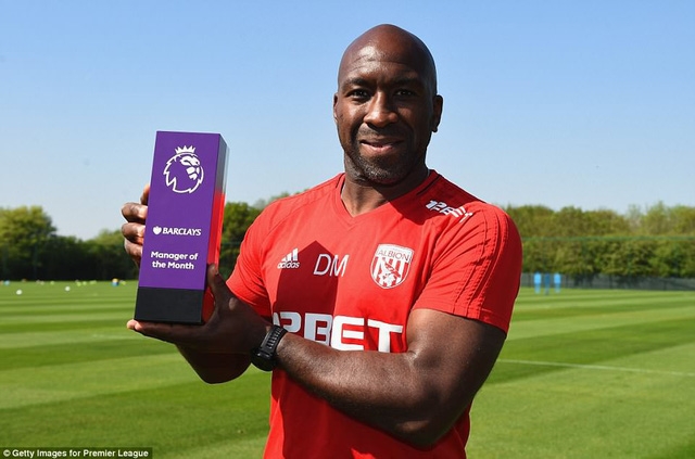 darren moore nhan cup hlv cua thang trong ngay west brom xuong hang