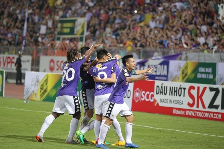 hoa hagl kich tinh ha noi fc thot tim gianh ve di tiep