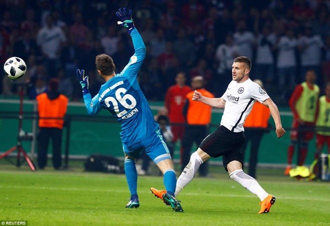 thang soc bayern frankfurt gianh dfb cup sau 30 nam cho doi