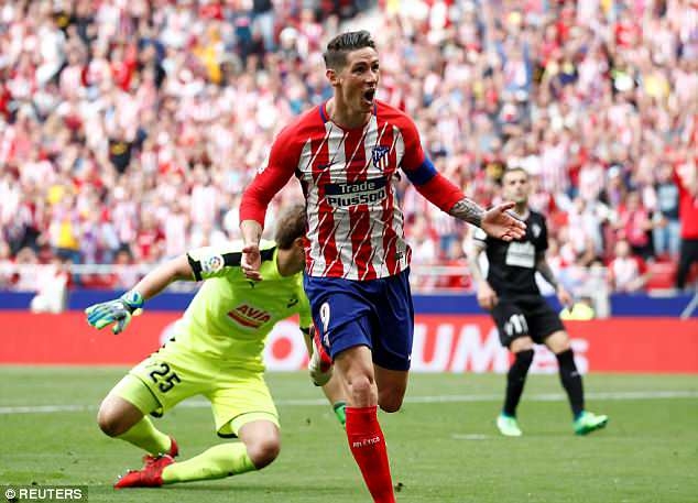 torres lap cu dup trong tran dau chia tay atletico