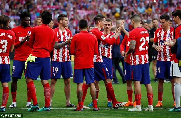torres lap cu dup trong tran dau chia tay atletico