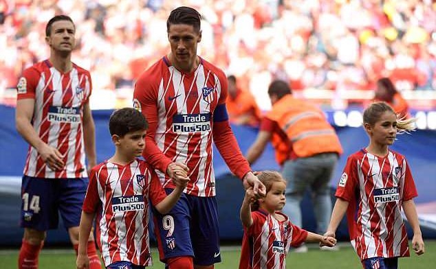 torres lap cu dup trong tran dau chia tay atletico