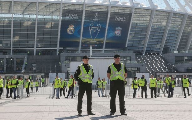 tai sao hon 2000 fan real madrid huy ve den kiev xem chung ket c1