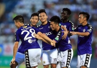 ha noi fc bi phat nang vi de cdv dot phao sang