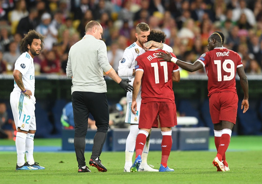 SỐC: Ramos... cười tươi nhìn Salah rời chung kết C1 sớm soc ramos cuoi tuoi nhin salah roi khoi chung ket c1