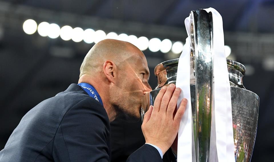 Ở Real Madrid, Zinedine Zidane đã vĩ đại như thế nào? o real madrid zinedine zidane da vi dai nhu the nao