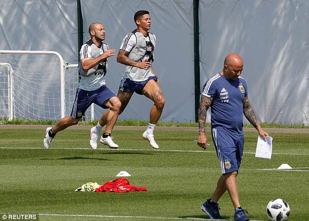messi quyet dinh doi hinh ra san tran argentina gap nigeria