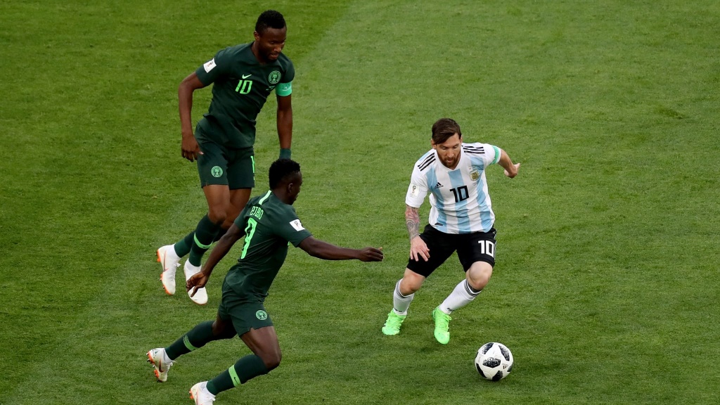 binh luan world cup 2018 argentina lach qua khe cua hep khi messi la mr can tro