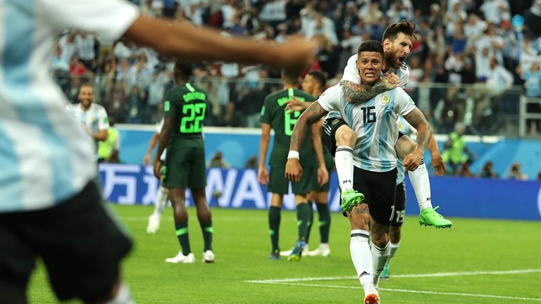 binh luan world cup 2018 argentina lach qua khe cua hep khi messi la mr can tro