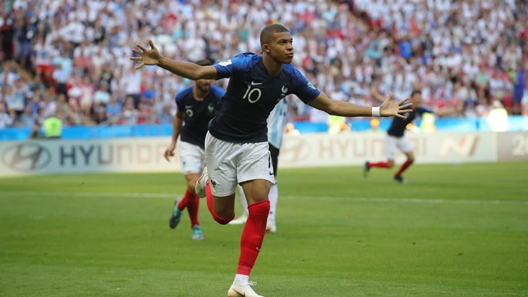 mbappe da tro thanh hung than ha argentina nhu the nao