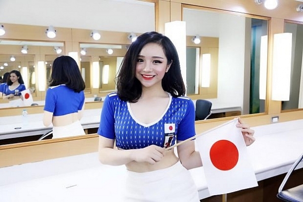 toan canh hot girl ngu gat nong bong trong ma u a o tuye n nhat ba n