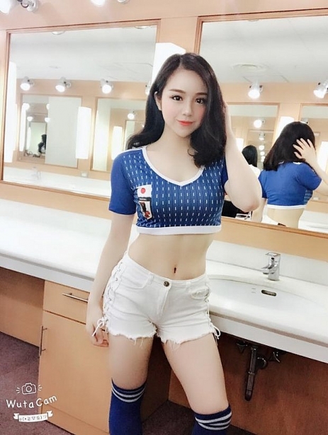 toan canh hot girl ngu gat nong bong trong ma u a o tuye n nhat ba n