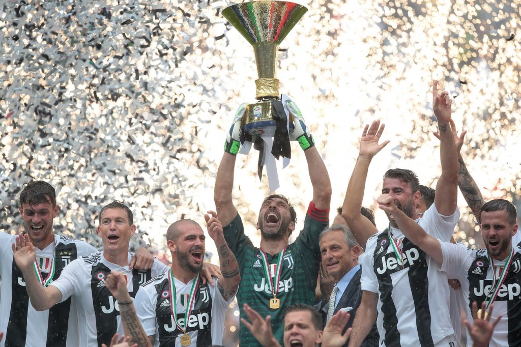 xong gianluigi buffon chinh thuc gia nhap psg sau 17 nam cong hien cho juventus