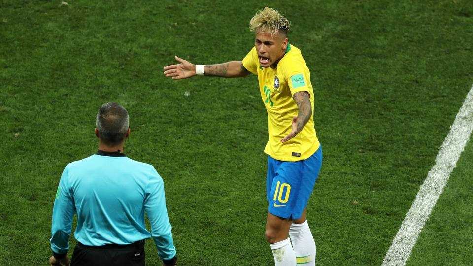 neymar bat luc truoc courtois dau cham het cho ke an va