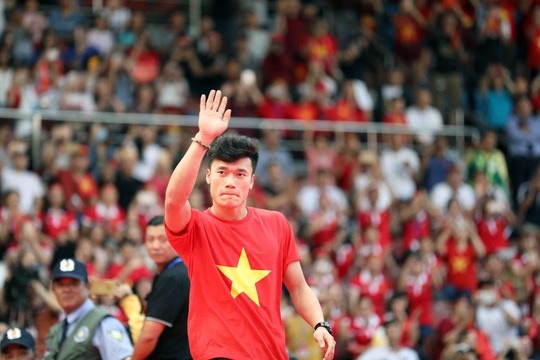 thu mon bui tien dung se trao giai cau thu xuat sac nhat tran ban ket world cup 2018