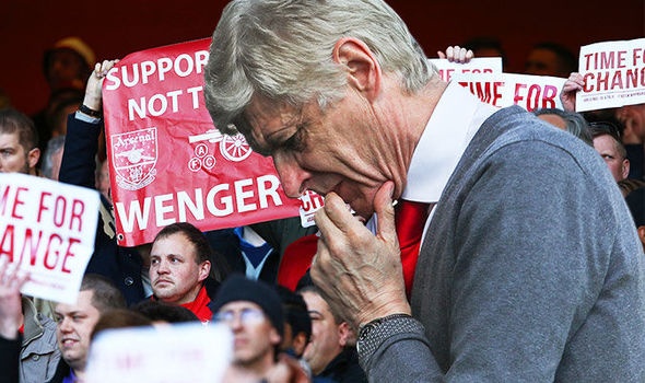 wenger tuyen bo soc o arsenal 22 nam la sai lam lon