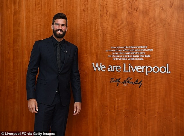 can canh thu mon dat gia nhat the gioi alisson becker trong ngay ra mat liverpool