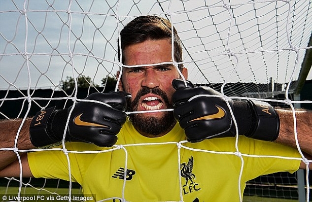 can canh thu mon dat gia nhat the gioi alisson becker trong ngay ra mat liverpool