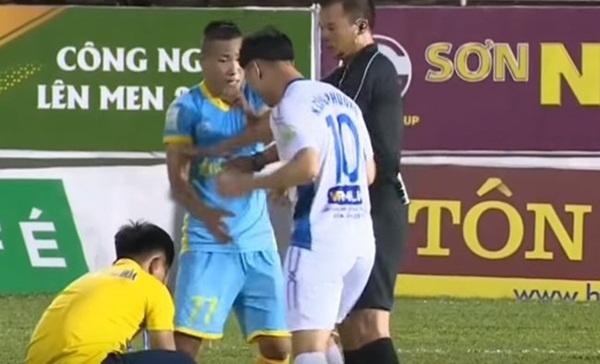 bao luc san co leo thang o v league dung de no luc cua u23 viet nam tro nen vo nghia