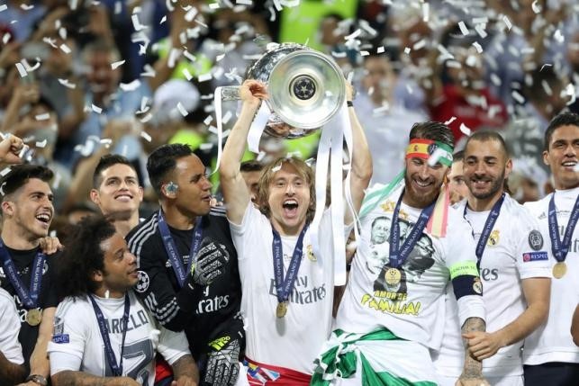 modric gap chu tich perez xin sang inter milan de doi dau ronaldo