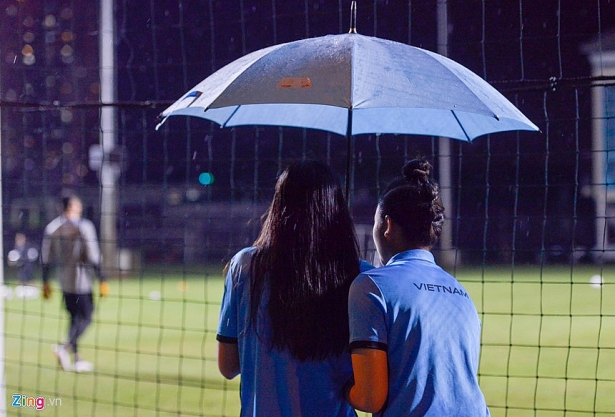 u23 viet nam choi bong nem duoi troi mua nang hat