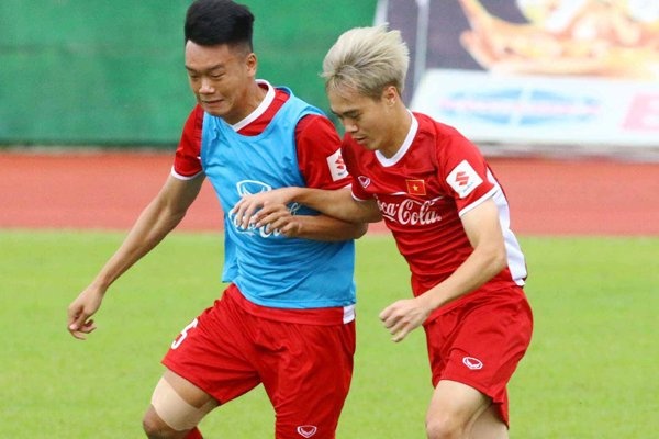 u23 viet nam thanh chung chan thuong minh vuong nhan ve vot