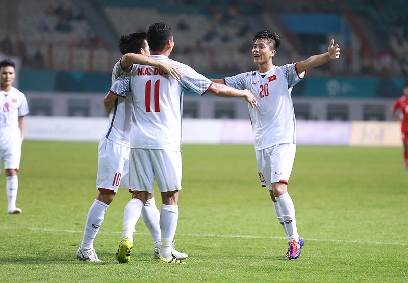 U23 Việt Nam thắng to, lo cho... Bùi Tiến Dũng u23 viet nam thang to lo cho bui tien dung