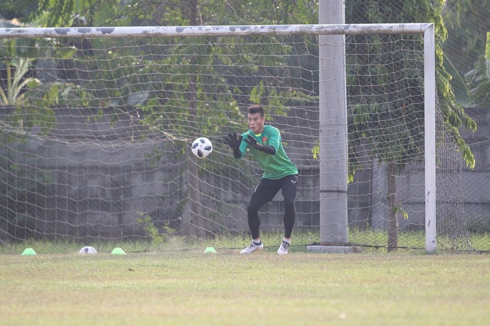 U23 Việt Nam thắng to, lo cho... Bùi Tiến Dũng u23 viet nam thang to lo cho bui tien dung