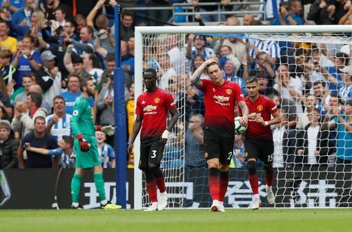 ket qua brighton vs mu vong 2 premier league 2018 tham hoa phong ngu quy do phoi ao