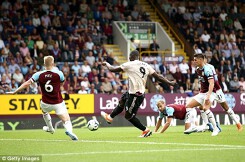 Kết quả Burnley vs MU: Thẻ đỏ Rashford, Lukaku tỏa sáng, Quỷ đỏ tìm lại mạch thắng
