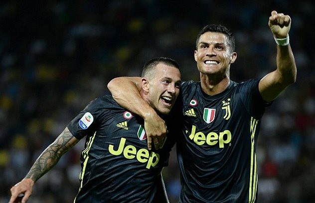 ronaldo ghi ban juventus chem che tren dinh bang